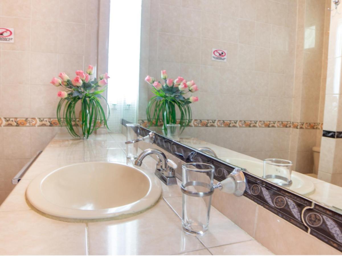 بويبلا Capital O Hotel Villa Monini المظهر الخارجي الصورة